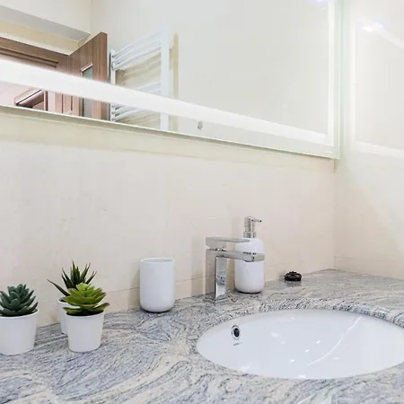 Isaran 2d4e Apartman Brassó